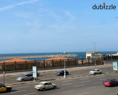 ميزان تجارى للبيع لوران على البحر مباشر مساحه ٢٢١ متر عددات كامله تجارى