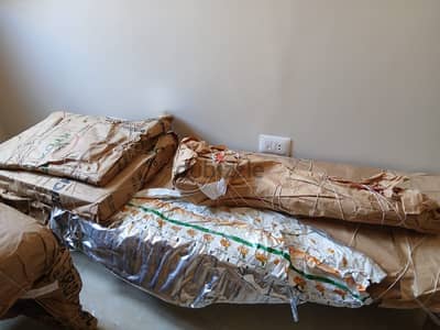 سفرة بالبوفيه و٢ نيش