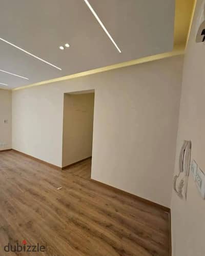 170m² ground-floor apartment with a 70m² garden for sale in Madinaty/Al Rehab 2  - 3 bedrooms + 3 bathrooms - Prime location, just steps away from a