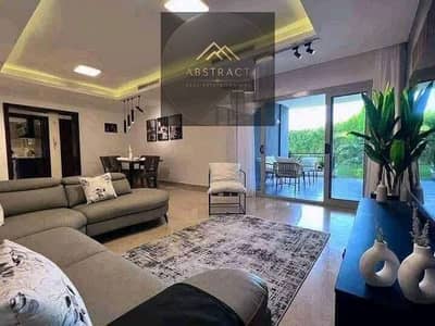 فيلا تاون هاوس Prime Location بالتقسيط علي 12 سنه بجاردن ورووف خاص في القاهرة الجديده بالقرب من الشروق 2 و مدينتي عل طريق السويس