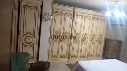 A furnished apartment for rent in Al-Mi'raj City, Zahraa Al-Maadi, fully air-conditioned, in front of the French school and Royal Hospital. Area 240m, consisting of 3 rooms - 2 bathrooms - reception.