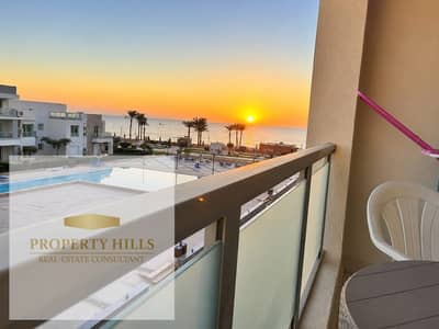 The last penthouse in Sokhna, immediate delivery, furnished in the finest village, very spacious area of 225 meters, lagoon view in installments