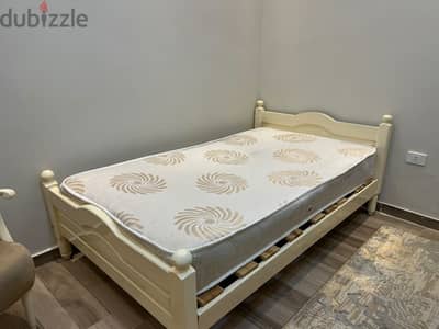 سرير بالمرتبه + سرير بدون مرتبه