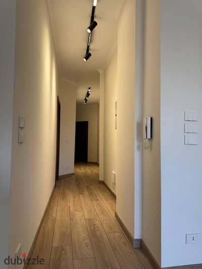 For sale, a sixth-floor apartment with an elevator in Gardenia City