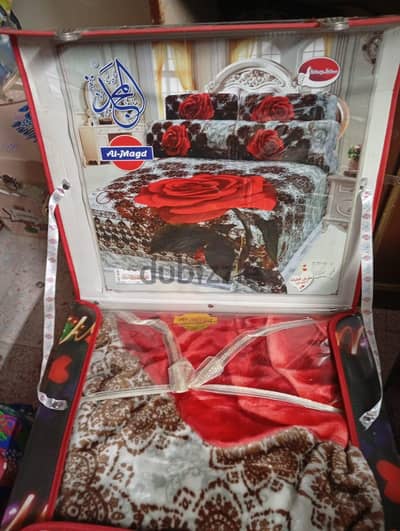 ٤ مفارش قطيفه كبير واطفال