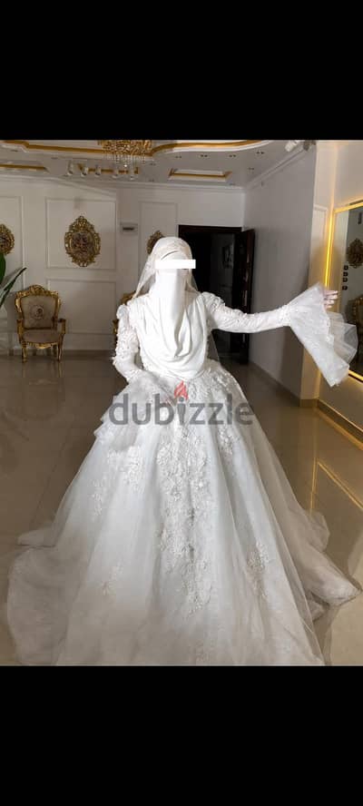 فستان زفاف ابيض فاخر للبيع استعمال مره واحده فقط وبحاله ممتازه