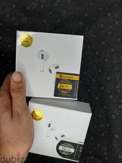 سماعة AirPods 3 بيضاء جديدة متبرشمة