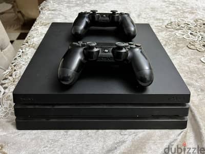 ps4 pro بدراعين اصلي وعليه لعبه gta v