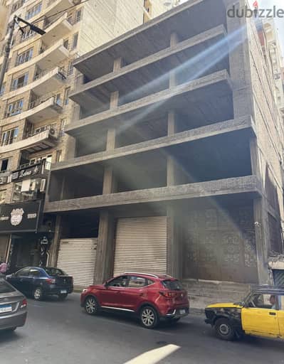 للايجار عمارة رابع نمرة من البحر شارع شعراوي