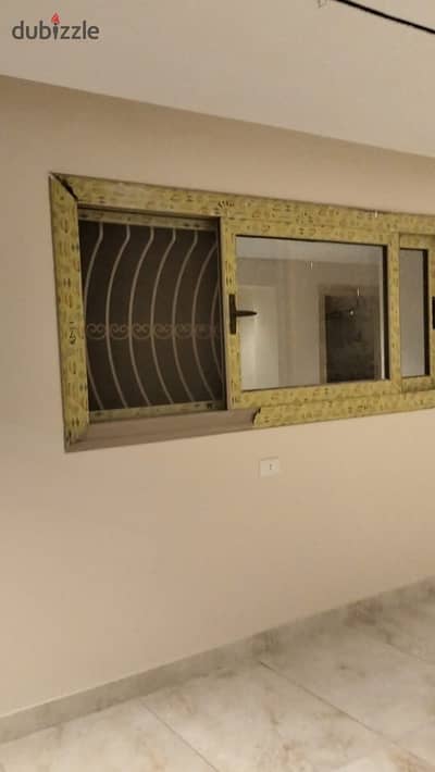 Administrative rental headquarters in Al-Mi'raj City, Zahraa Maadi, an area of 150 +70m garden consisting of 3 rooms, reception, kitchen, bathroom, free area, ground floor low floor.
