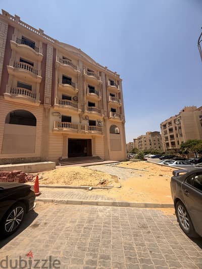 شقه للبيع بقلب التجمع الخامس خلف واتر واي كومبوند الاشرفيه  160 متر