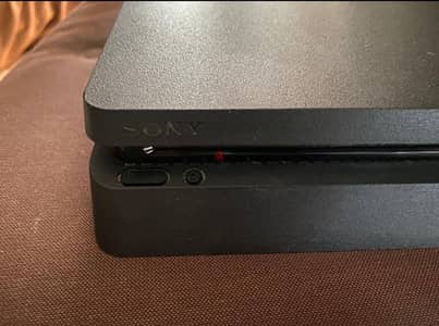 Playstation 4 13.04 - 1TB (from kuwait) (ALMOST NEW)