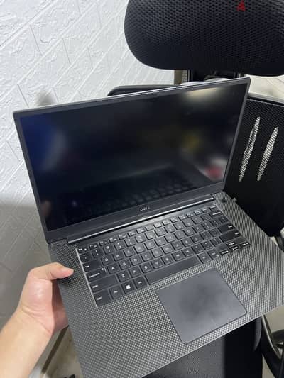Dell XPS 15 7590