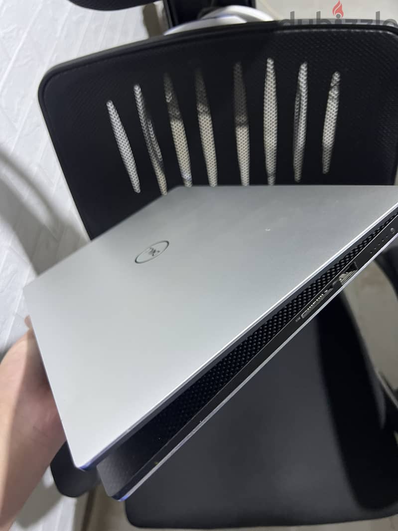 Dell XPS 15 7590 2