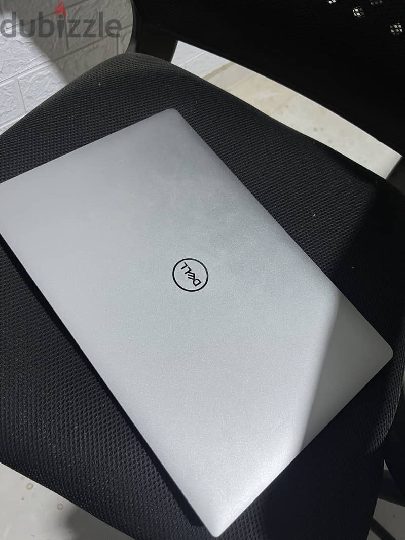 Dell XPS 15 7590 7