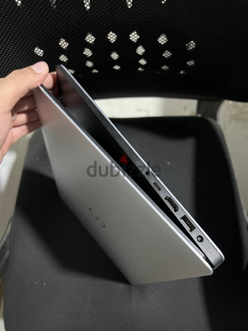 Dell XPS 15 7590 8