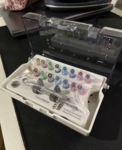 Dental universal prosthetic kit ( driver + ratchet)