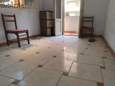 130 m apartment for rent suitable for any commercial activity, a doctor's clinic, a company headquarters, a nursery, or an educational institute. All facilities are available: water, electricity, and natural gas in Alexandria, Al-Ajami, Kilometre 21, the main October Street before the gate in a very distinguished location.