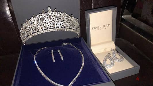 تاج و حلقين وكولييه   Tiara from Jweldar حالته زي الجديد