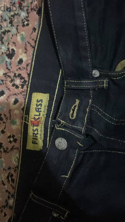 بنطلون boot cut ضيق شويه من عند الوسط