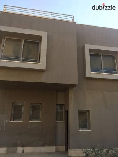 Villa for Sale | New Cairo  Land Area: 360 m²  Built-up Area: 405 m²  Ground Floor:  Spacious Reception | Living Room | Dining Area