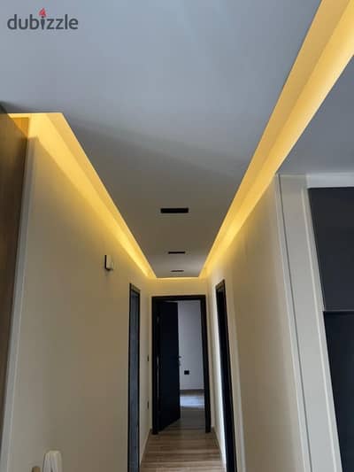 Special Finishes Design and Implementation of a Distinctive Engineering Office – First Residence
