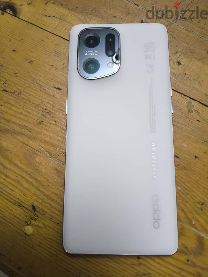 OPPO Find X5 1