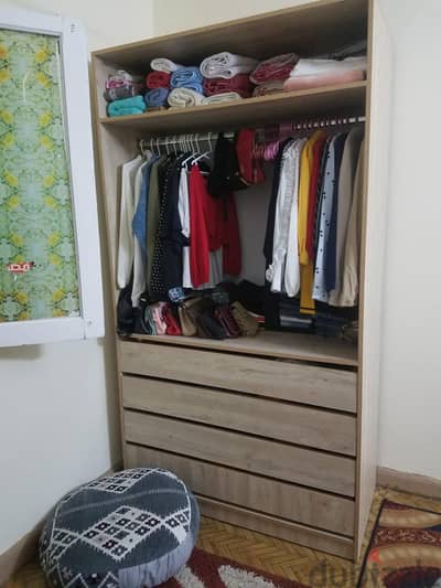 دولاب ملابس بتصميم عصري وانيق MDF بحالة ممتازة