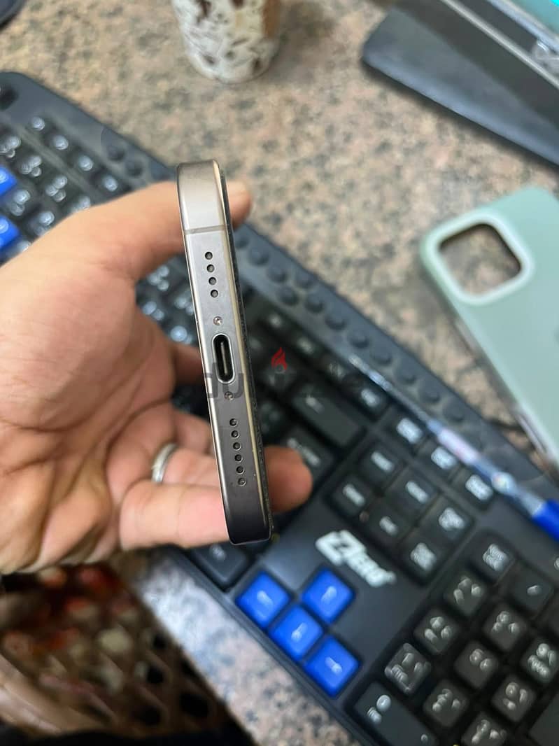 Apple - iPhone 16 Pro Max 6