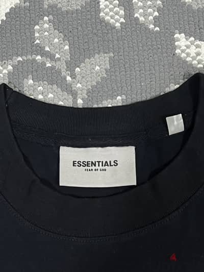 تيشرتات Essentials اوريجينال
