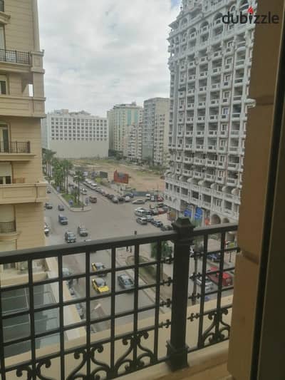  شقة فاخرة للبيع في فوزي معاذ | الإسكندرية