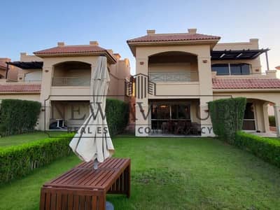 توين هاوس للبيع في La Vista Bay East - North Coast - La Vista | إطلالة بحر وبول ومفروش بالكامل