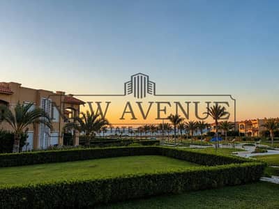 توين هاوس للبيع في La Vista Bay East - North Coast - La Vista | إطلالة بحر وبول ومفروش بالكامل