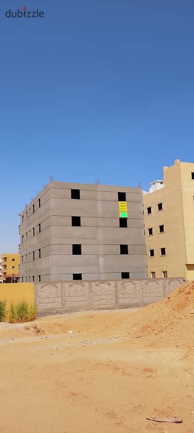 فرصه سكنيه مميزه بلوكيشن مميز جدا متاح شقه في الدور الاول و التاني و التالت على طريق جنيفه مباشر في الشماليه القديمة