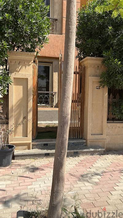 شقة للإيجار بكمبوند الخمايل دور أرضي بحديقة بحرية تشطيب سوبر لوكس