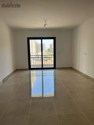 شقة للإيجار في فيفث سكوير مراسم