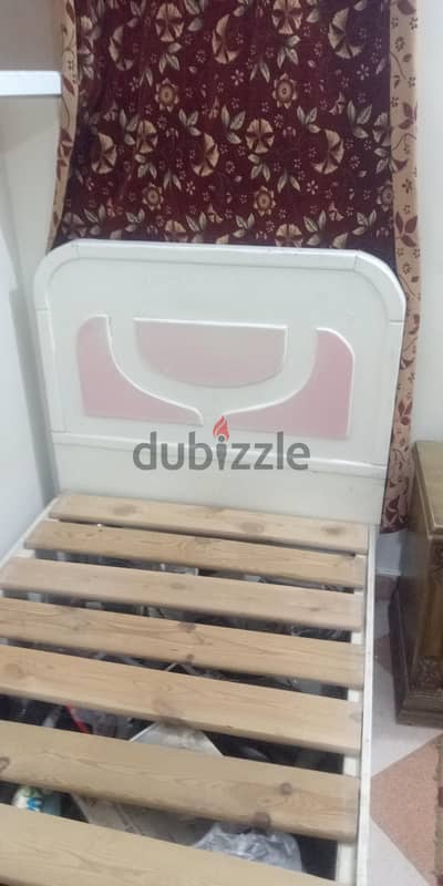 سرير  عموله عرض 1 متر بالملل