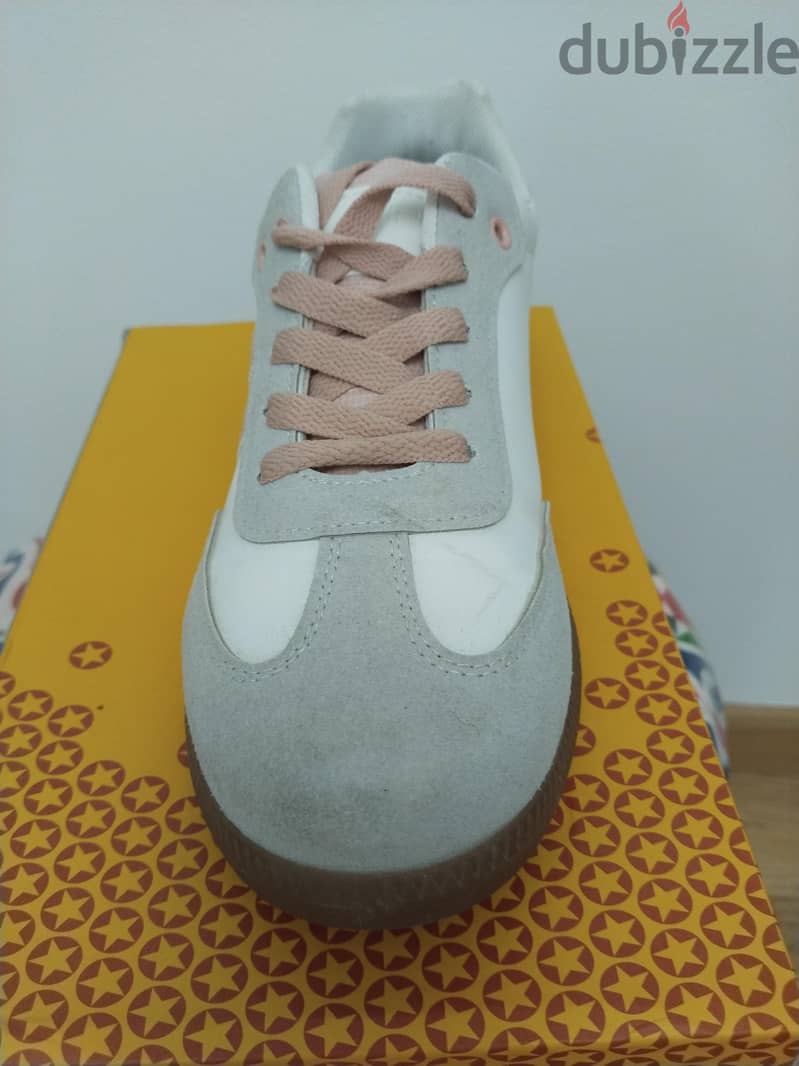 Sneaker size 40 , 1