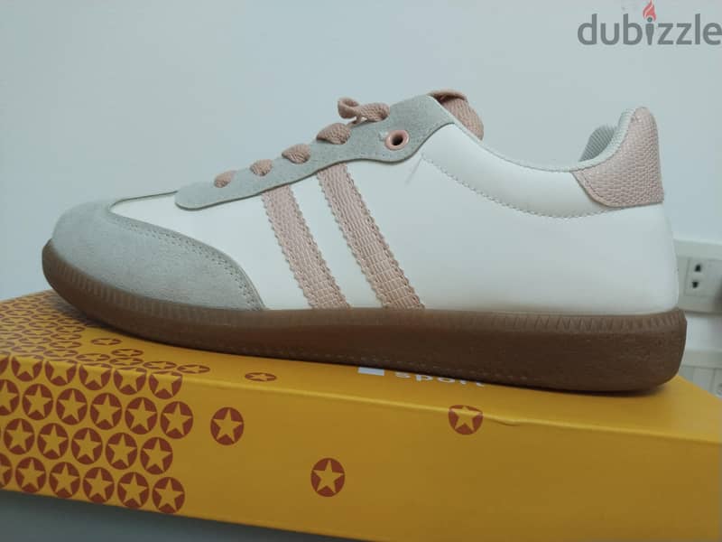 Sneaker size 40 , 2