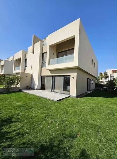 Twin House 373 square meters for rent with air conditioning, devices, kitchen, and a planted garden