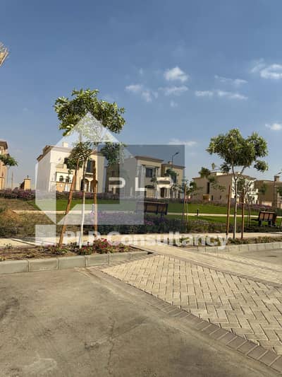 Quattro Townhouse available for ready to move at a bargain price for a quick sale in the City Gate compound, New Cairo (developed by Qatari Diar)