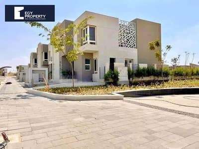 تاون هاوس فيلا للبيع متشطب سوبر لوكس موقع مميز جدا باقل سعر في بس اكس  PX  6th of October