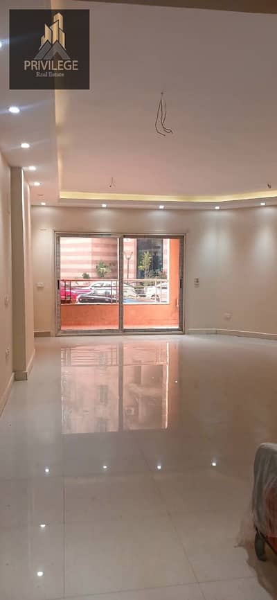 Apartment for sale 175m in Hayat Degla Compound | Ultra Super Lux | 3 rooms and 2 bathrooms | 24-hour security and guarding | Hotel glass entrances . . Prime location