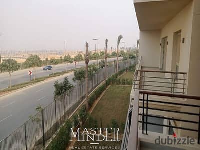 شقة للبيع تطل علي مساحات خضراء استلام فوري متشطبة بالكامل في اب تاون كايرو منطقه المقطم من اعمار مصر