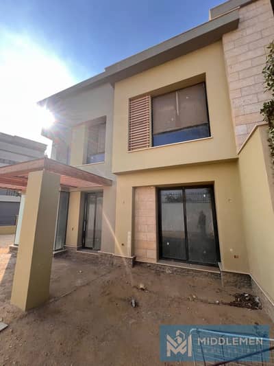 twin house 282m Open View on the Pocket under market price cith gate new cairo