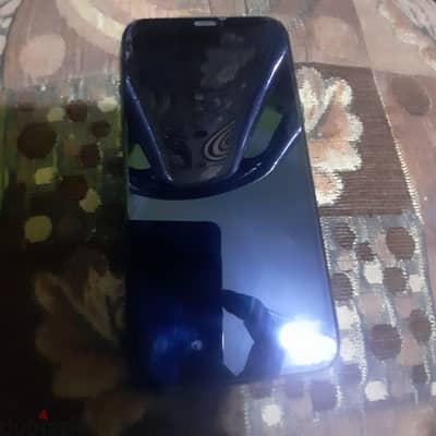 ايفون ١١ مساحه ١٢٨ جيجا بسعر لقطه