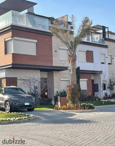 For the old price, a villa for sale in the AZZAR compound in New Cairo, minutes from the American University, with a prime location and an open view of the landscape and wide green spaces.