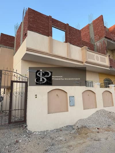 بيت للبيع في الحي 13 اليوناني مجاورة 85 مساحة 209 متر مبني دورين نص تشطيب العاشر من رمضان