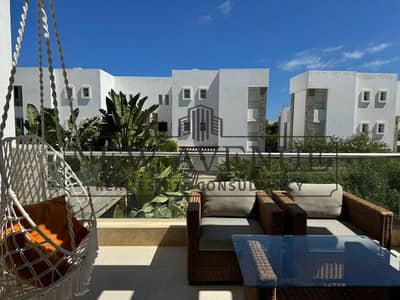 فرصة نادرة لامتلاك بنتهاوس في ألماظة باي ريزيدنس بالساحل الشمالي Almaza Bay Residence North Coast مفروشة بالكامل و روف خاص بالجاكوزي استلام فوري
