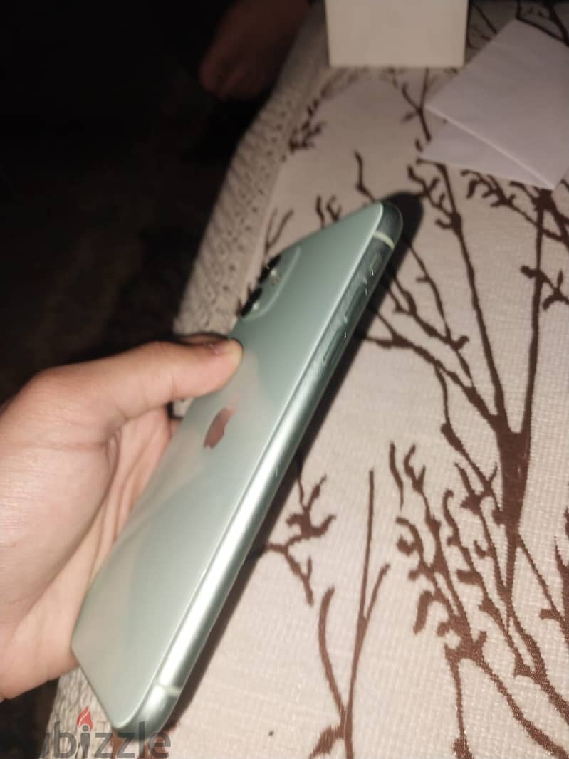 Apple - iPhone 11 5
